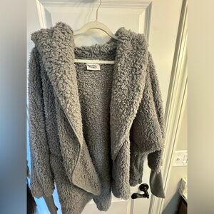Oversized open long sleeve sweater